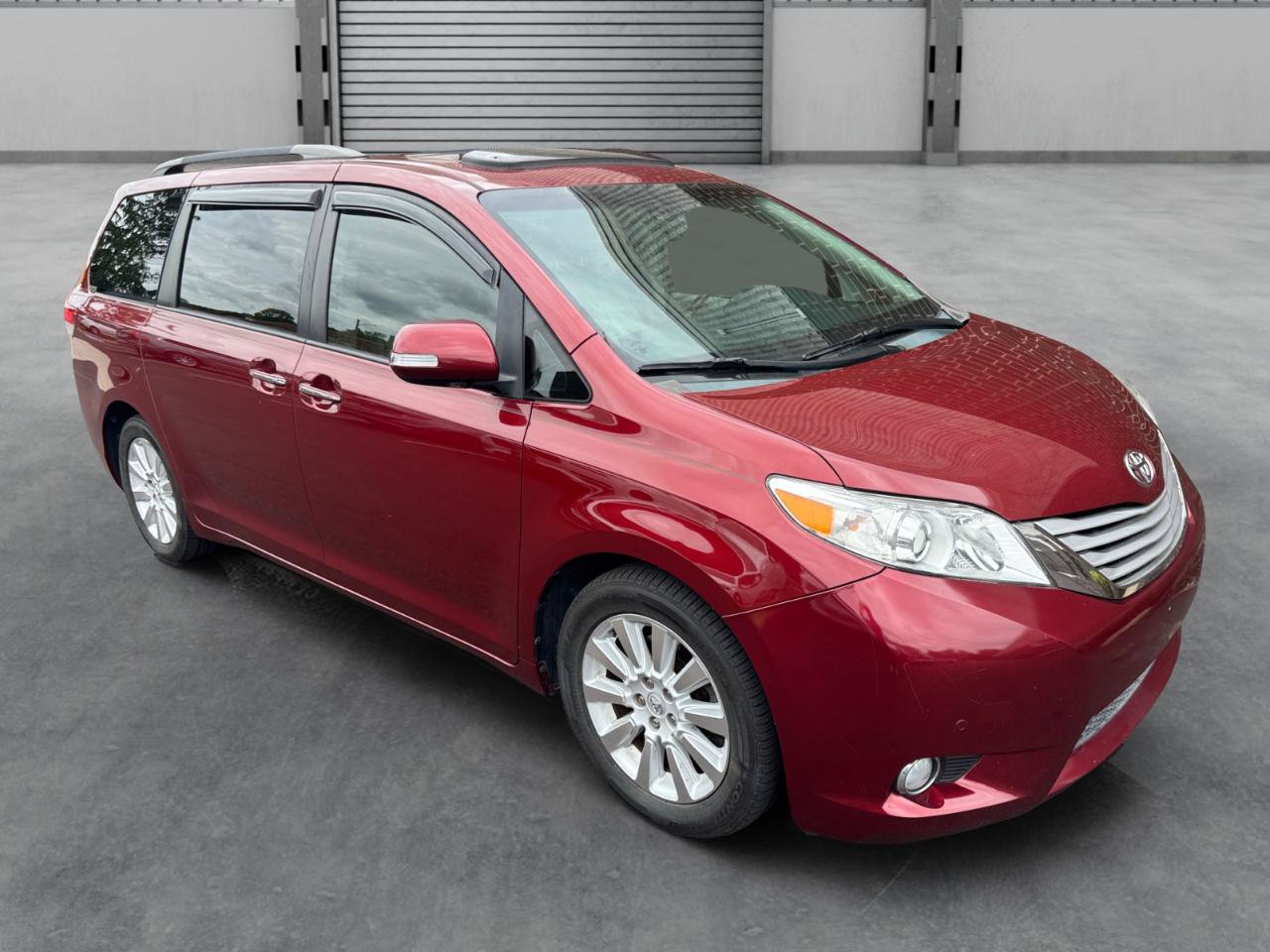 Used 2014 Toyota Sienna Limited w/ Limited Convenience Package FWD image 28