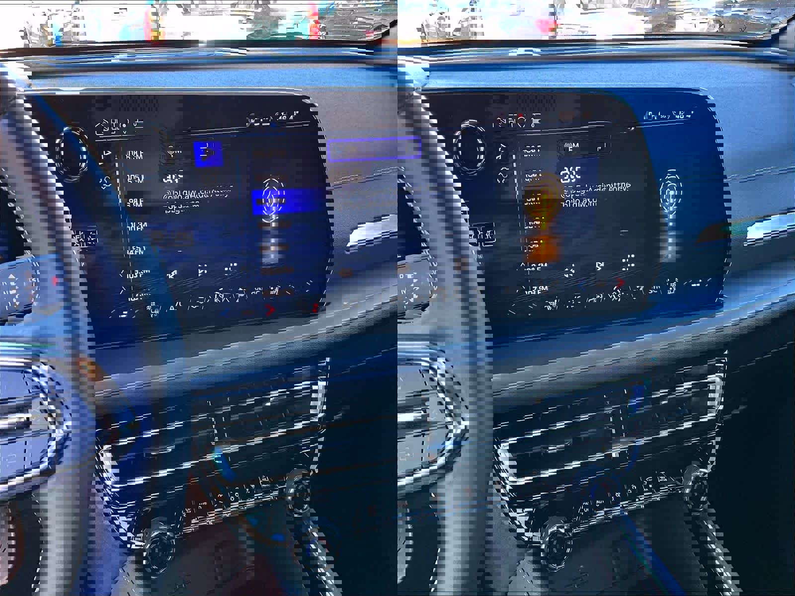 Used 2025 Chevrolet Traverse LT image 18