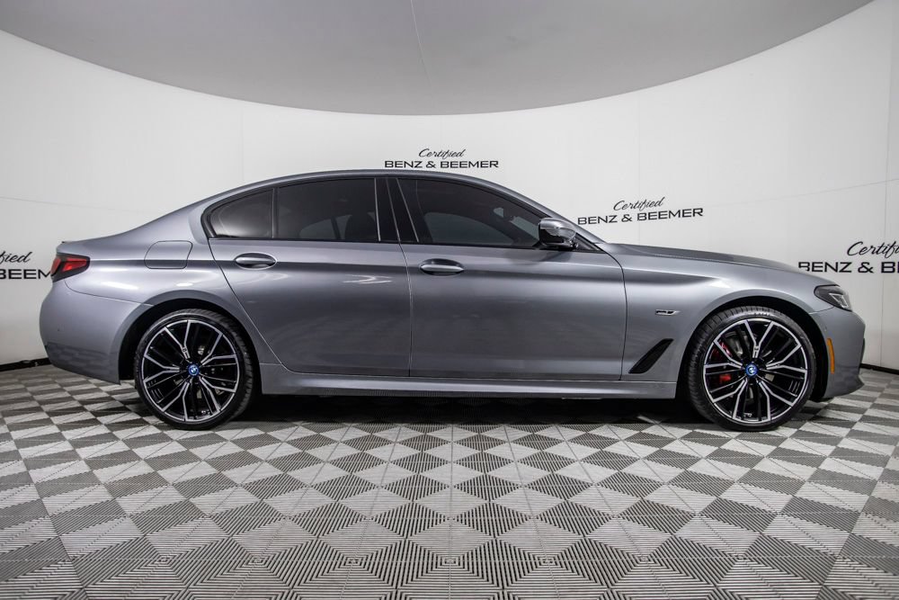 Used 2023 BMW 530e w/ M Sport Package RWD image 3