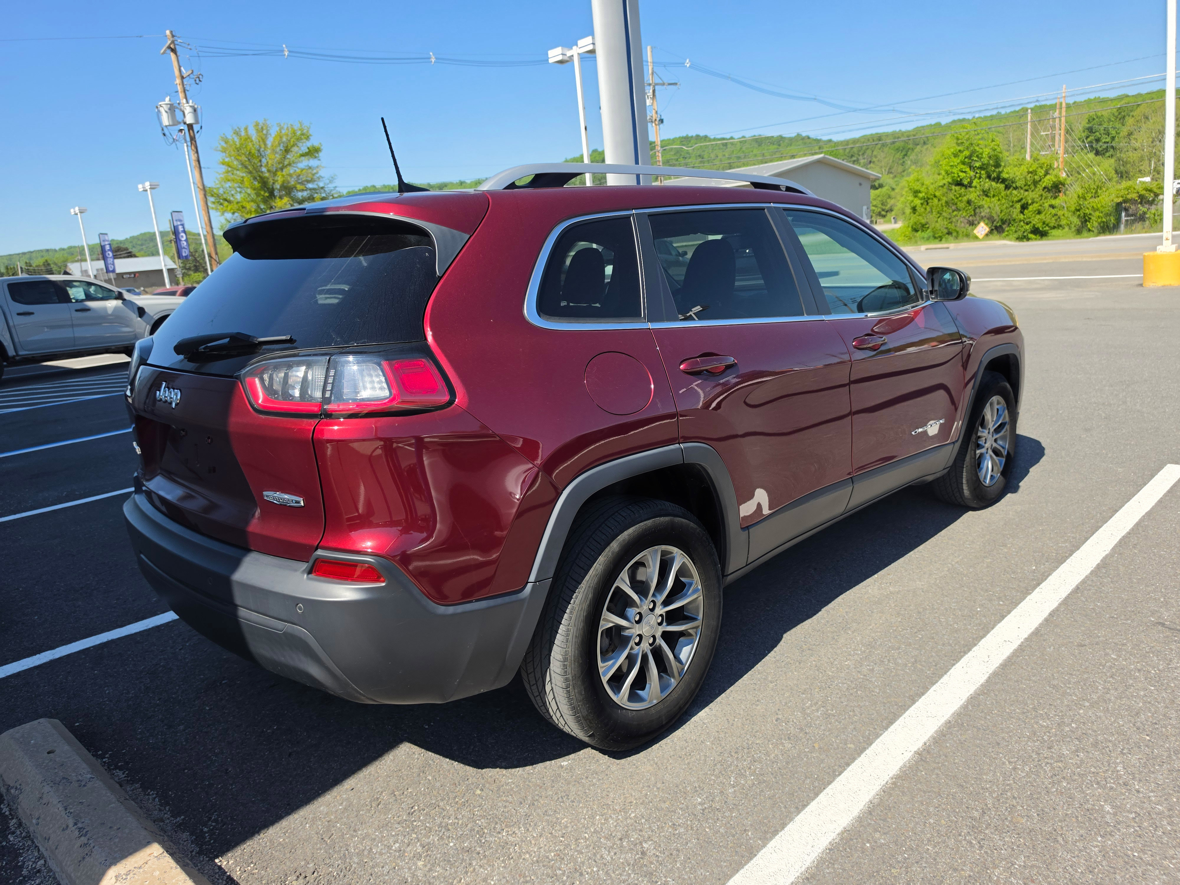 Used 2020 Jeep Cherokee Latitude Plus w/ Cold Weather Group AWD/4WD image 3