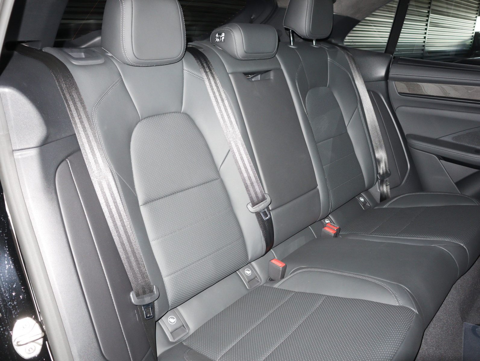 Used 2025 Porsche Macan Turbo Electric image 7