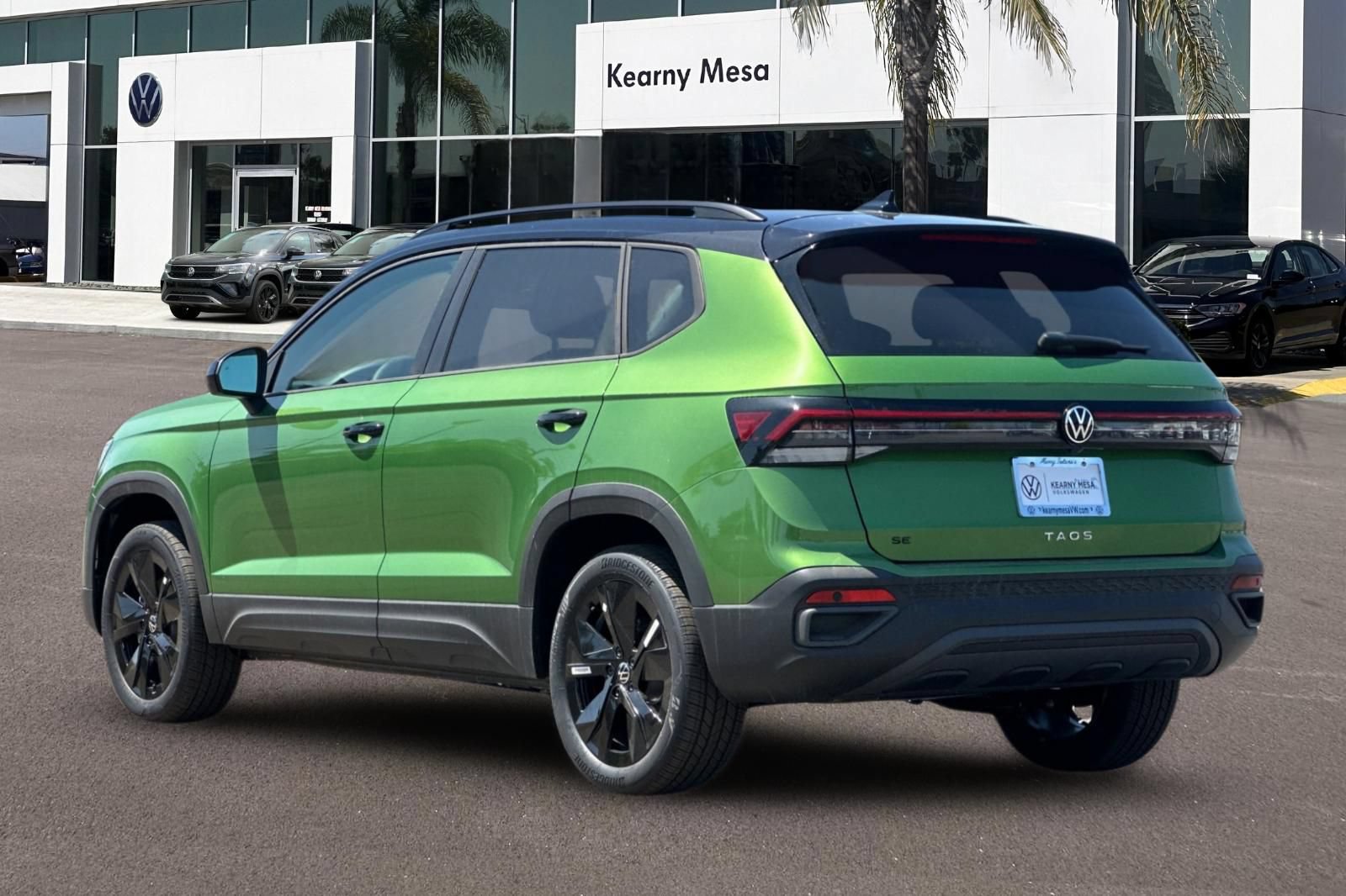 New 2026 Volkswagen Taos SE FWD image 6