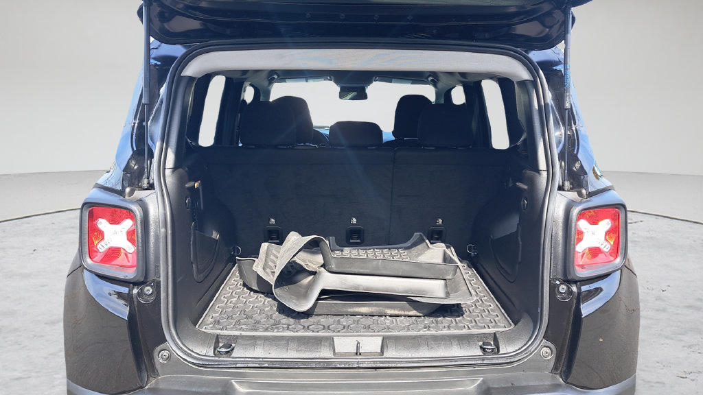 Used 2023 Jeep Renegade Latitude AWD/4WD image 26