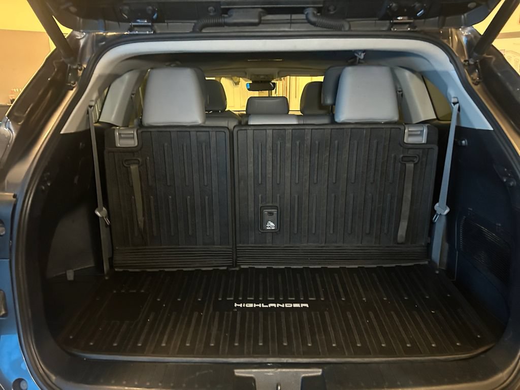 Used 2022 Toyota Highlander XLE AWD/4WD image 23