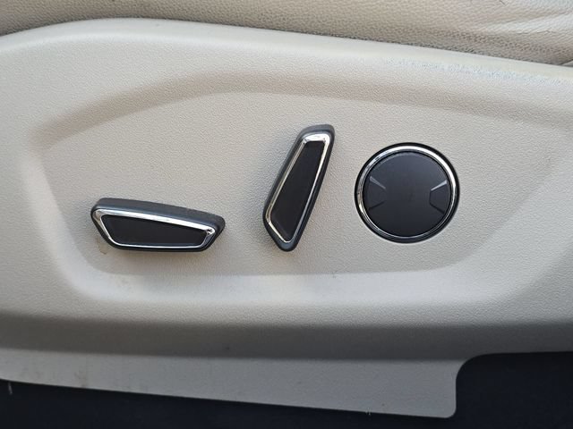 Used 2018 Ford Explorer XLT w/ Equipment Group 202A FWD image 39
