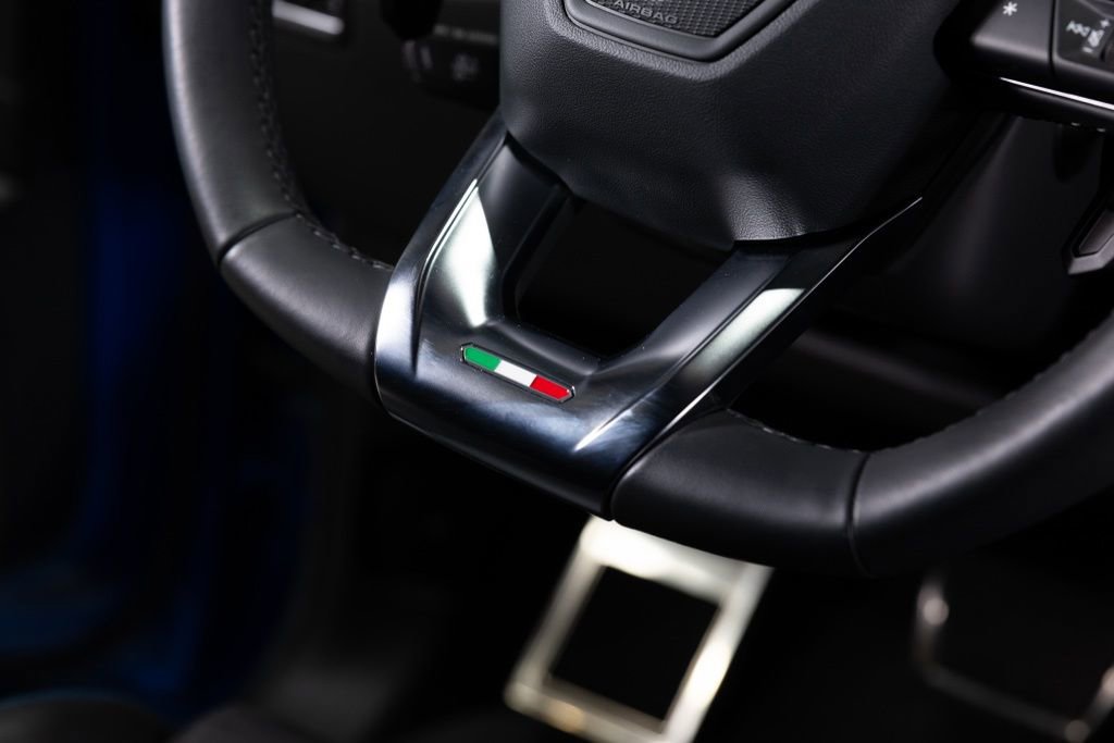 Used 2020 Lamborghini Urus image 16