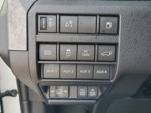 Used 2025 Toyota 4Runner Trailhunter AWD/4WD image 20