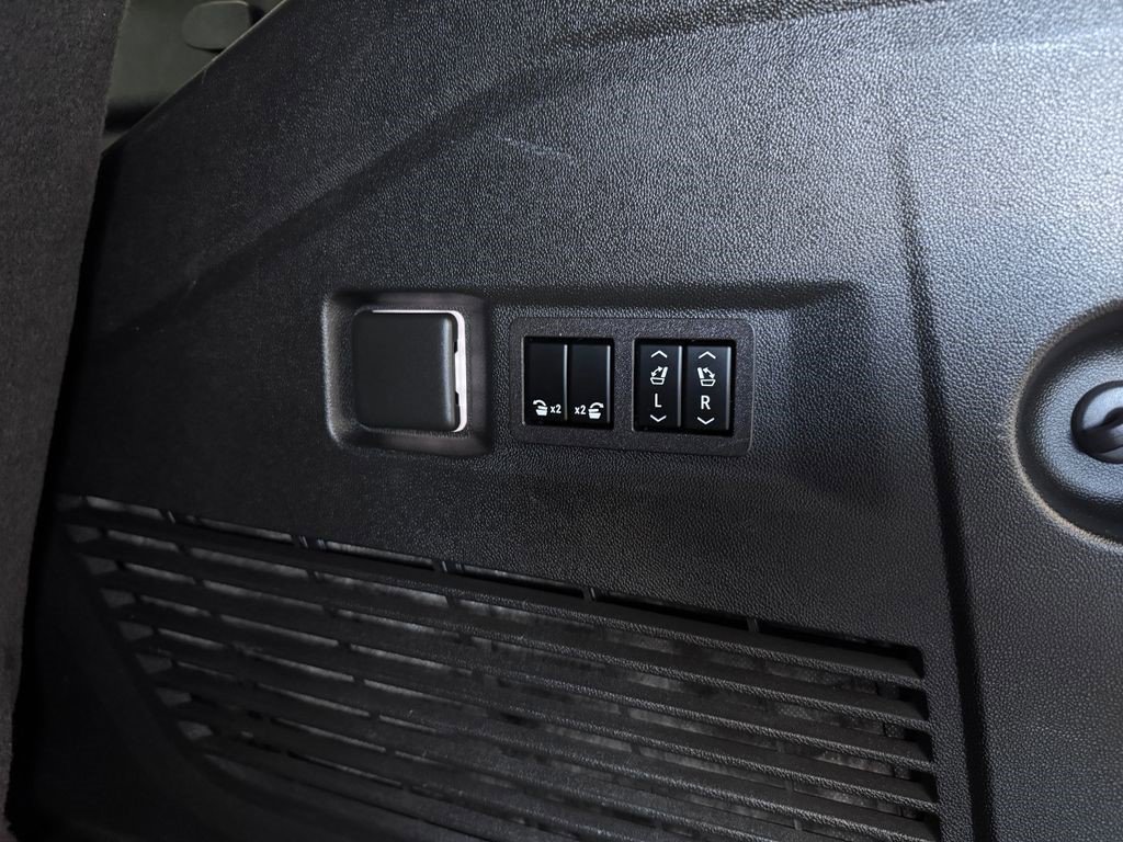 Certified 2024 GMC Yukon Denali Ultimate image 10