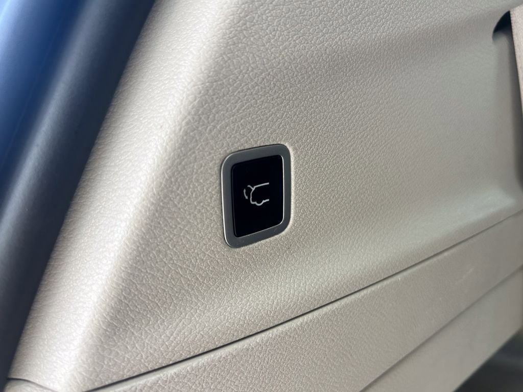 Used 2023 Chrysler Pacifica Touring-L FWD image 19