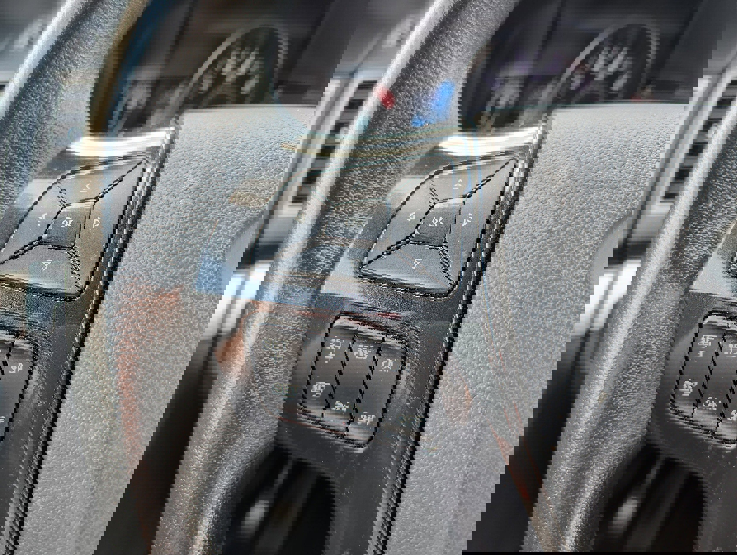 Used 2017 Ford Explorer XLT w/ Equipment Group 202A FWD image 29