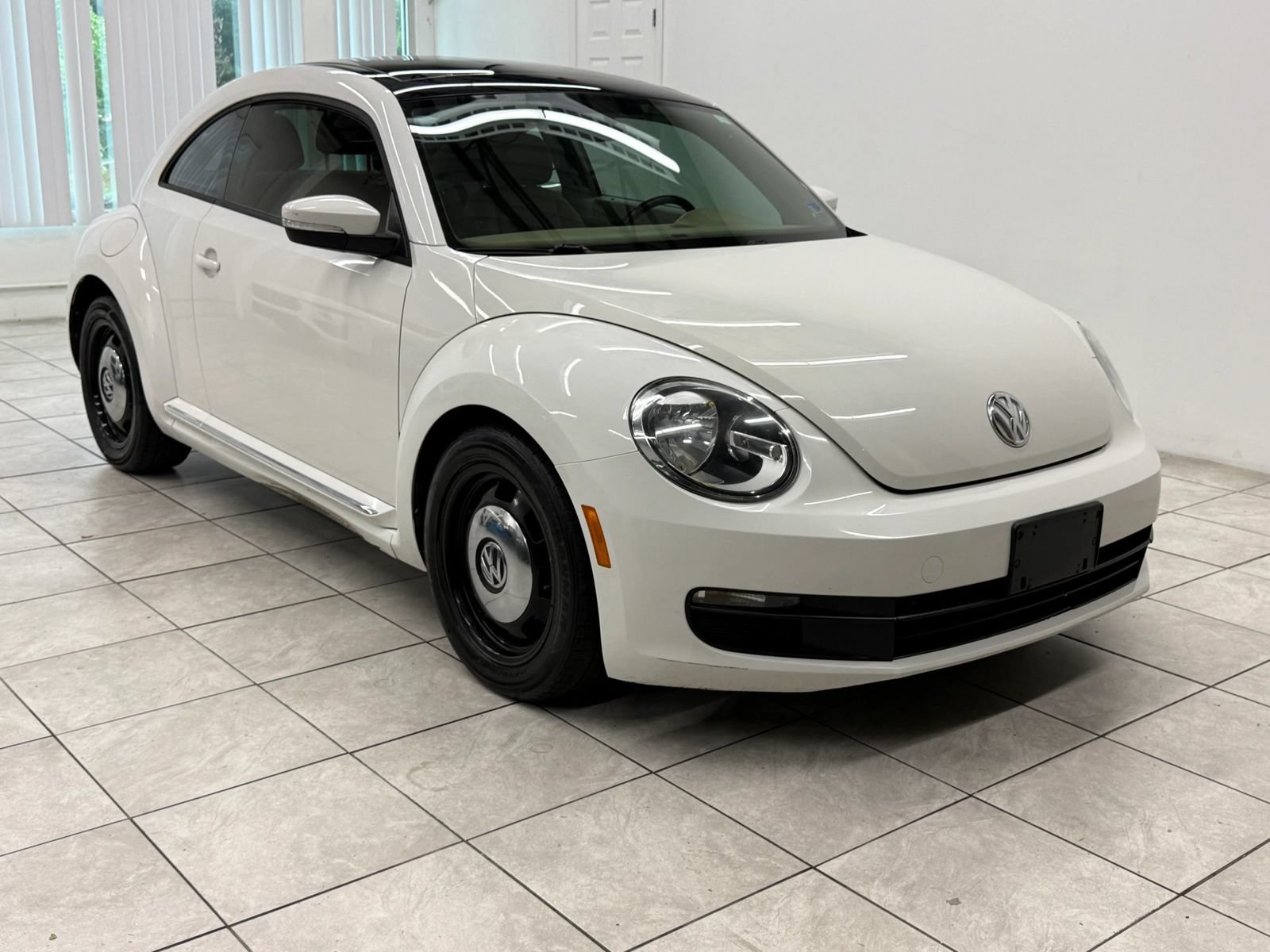 Used 2013 Volkswagen Beetle 2.5 FWD image 1