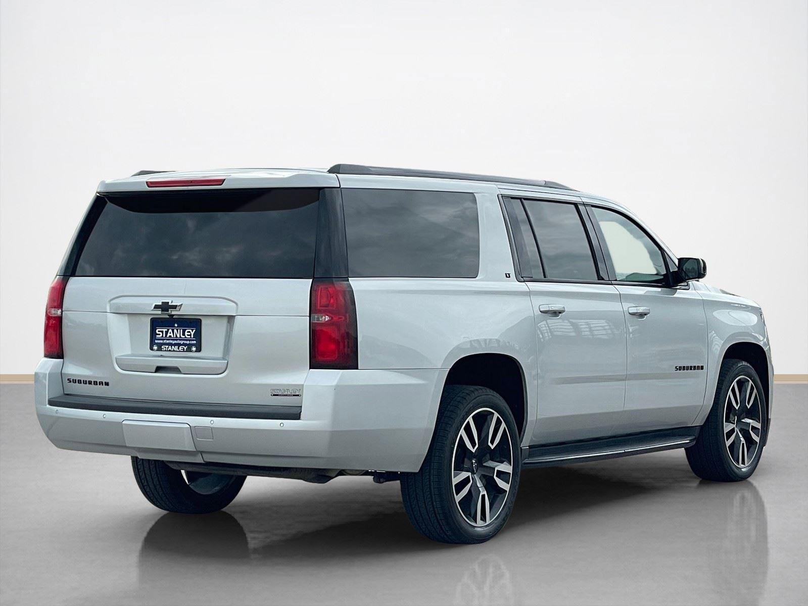 Used 2018 Chevrolet Suburban LT w/ Luxury Package RWD image 8