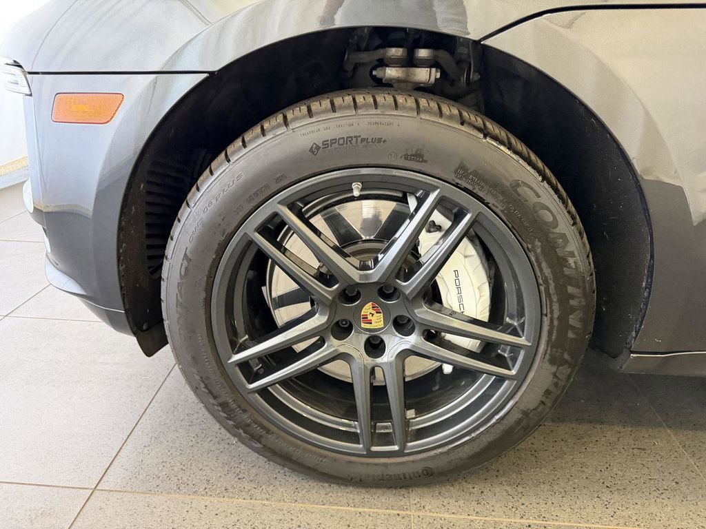 Certified 2021 Porsche Macan Turbo image 10