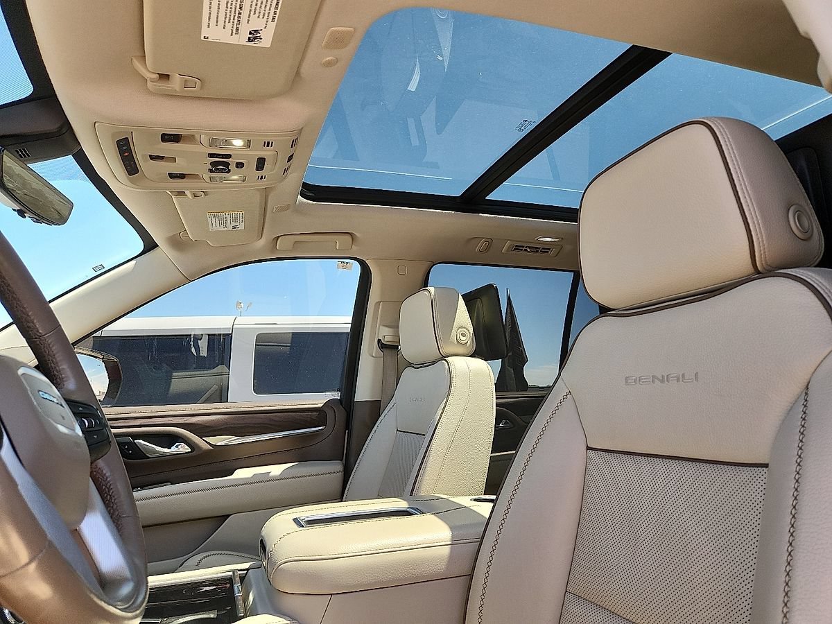 Used 2021 GMC Yukon Denali w/ Denali Premium Package AWD/4WD image 7