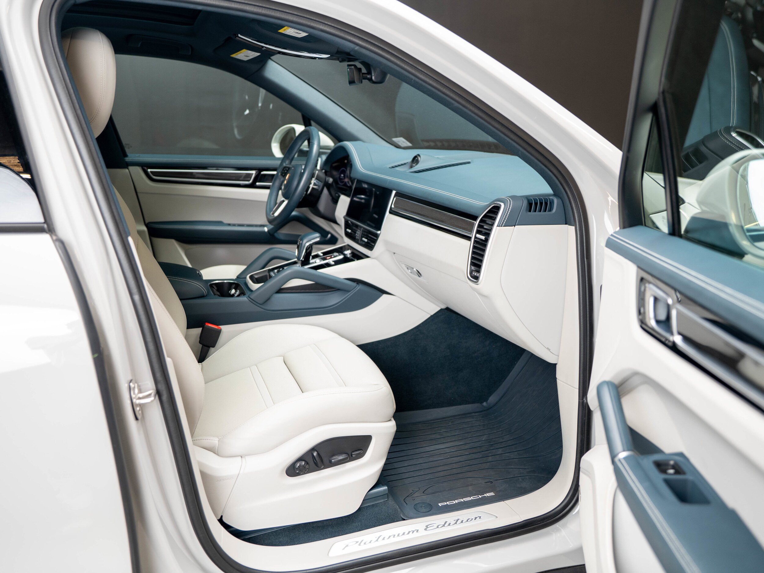 Certified 2023 Porsche Cayenne S Platinum AWD/4WD image 33