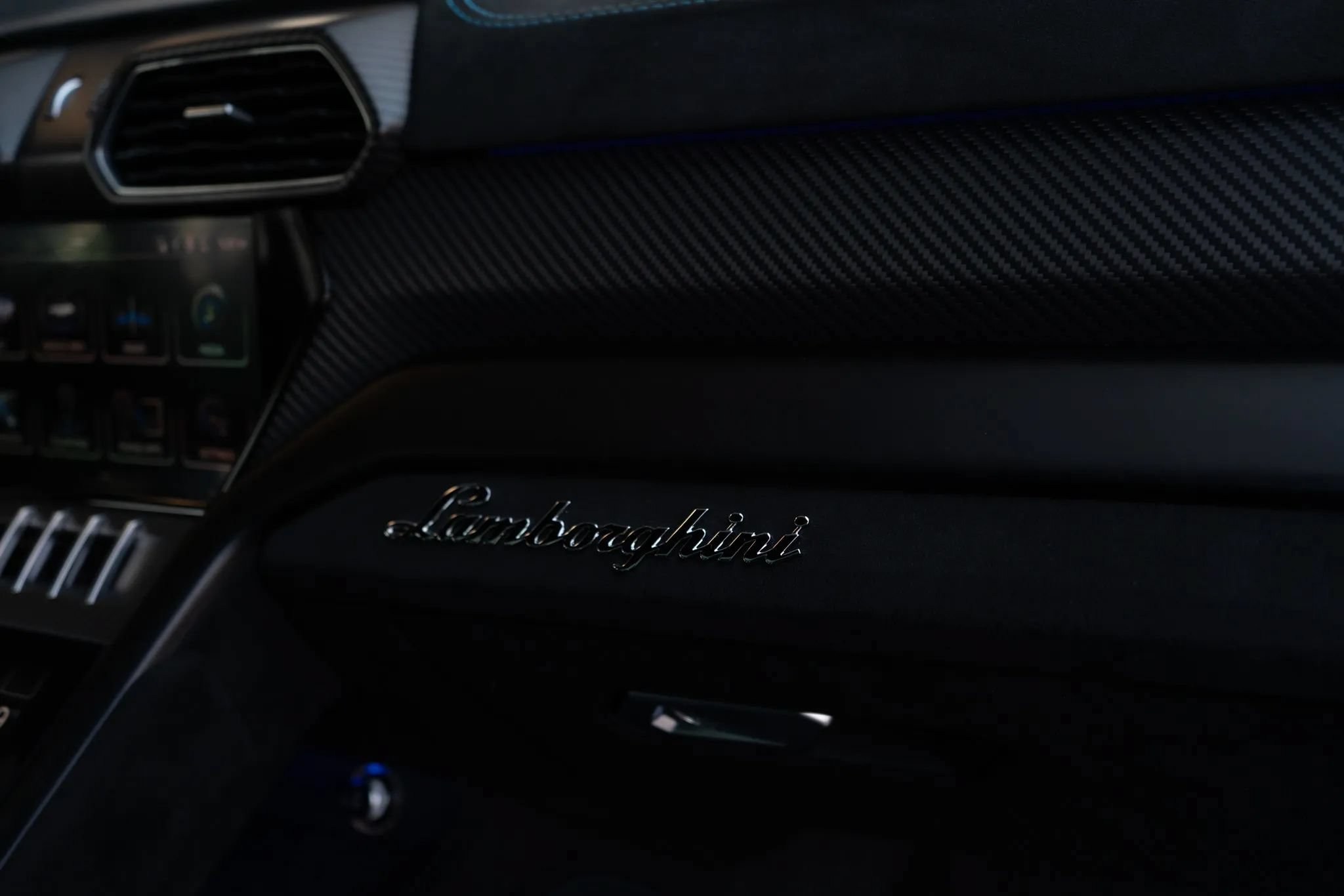 Used 2024 Lamborghini Urus Performante AWD/4WD image 28