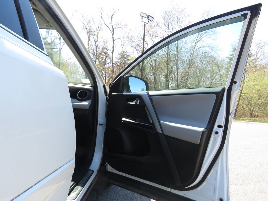 Used 2016 Toyota RAV4 Limited w/ Advanced Technology Package AWD/4WD image 12