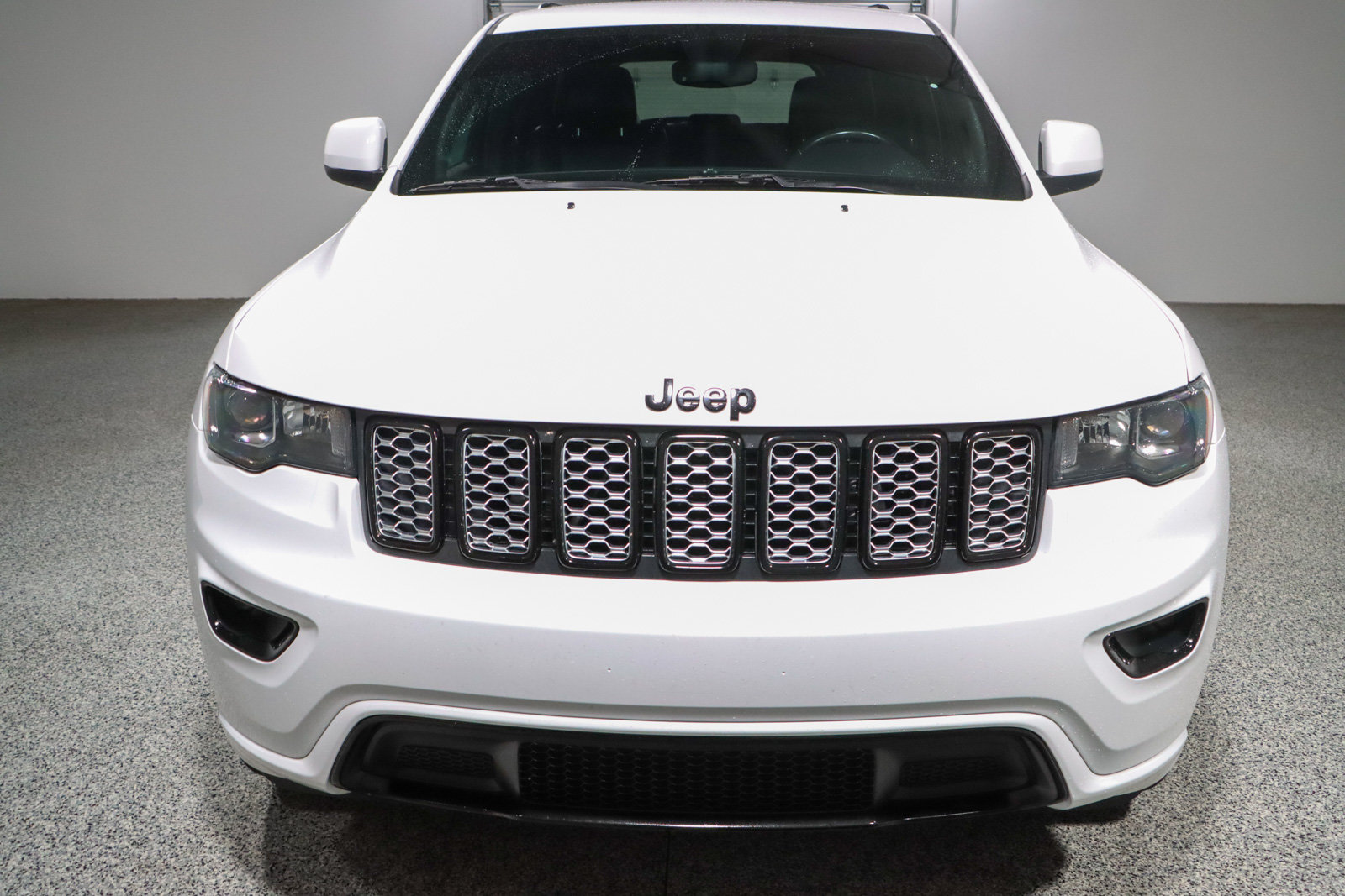 Used 2020 Jeep Grand Cherokee Altitude RWD image 4