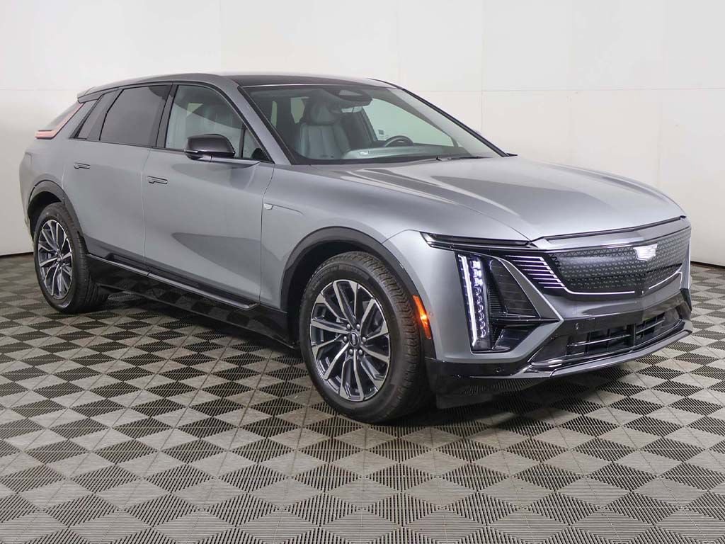 Used 2025 Cadillac Lyriq Sport AWD/4WD image 2