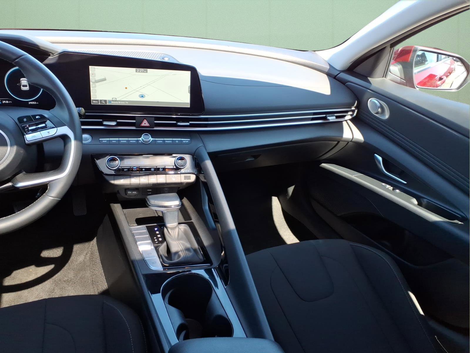 Used 2025 Hyundai Elantra SEL image 16