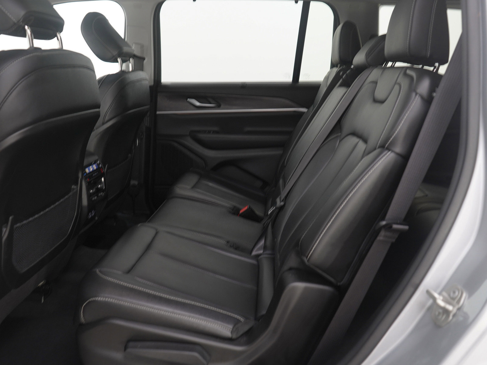 Used 2023 Jeep Grand Cherokee L Limited w/ Luxury Tech Group II image 17