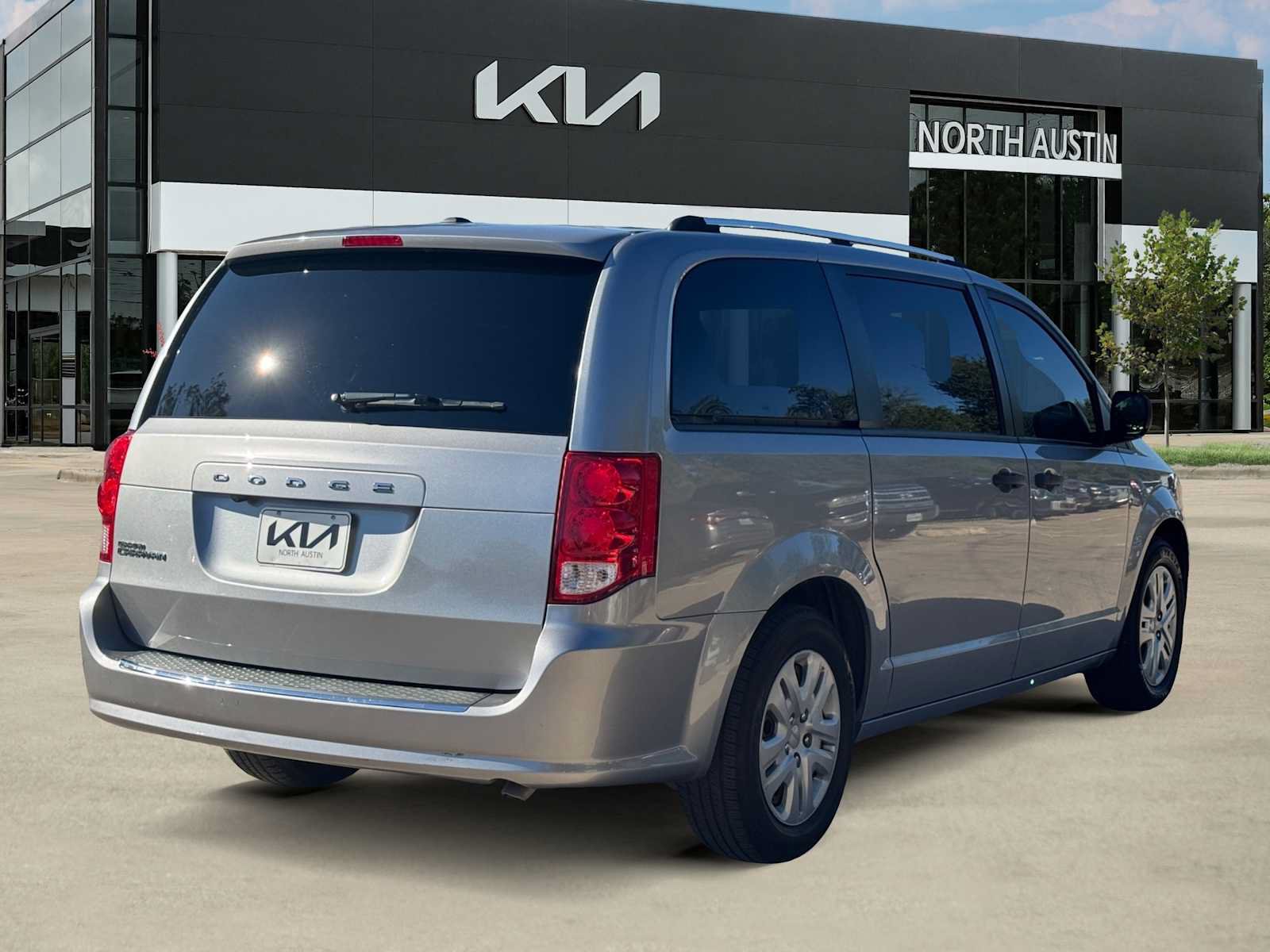 Used 2019 Dodge Grand Caravan SE w/ UConnect Hands-Free Group FWD image 5