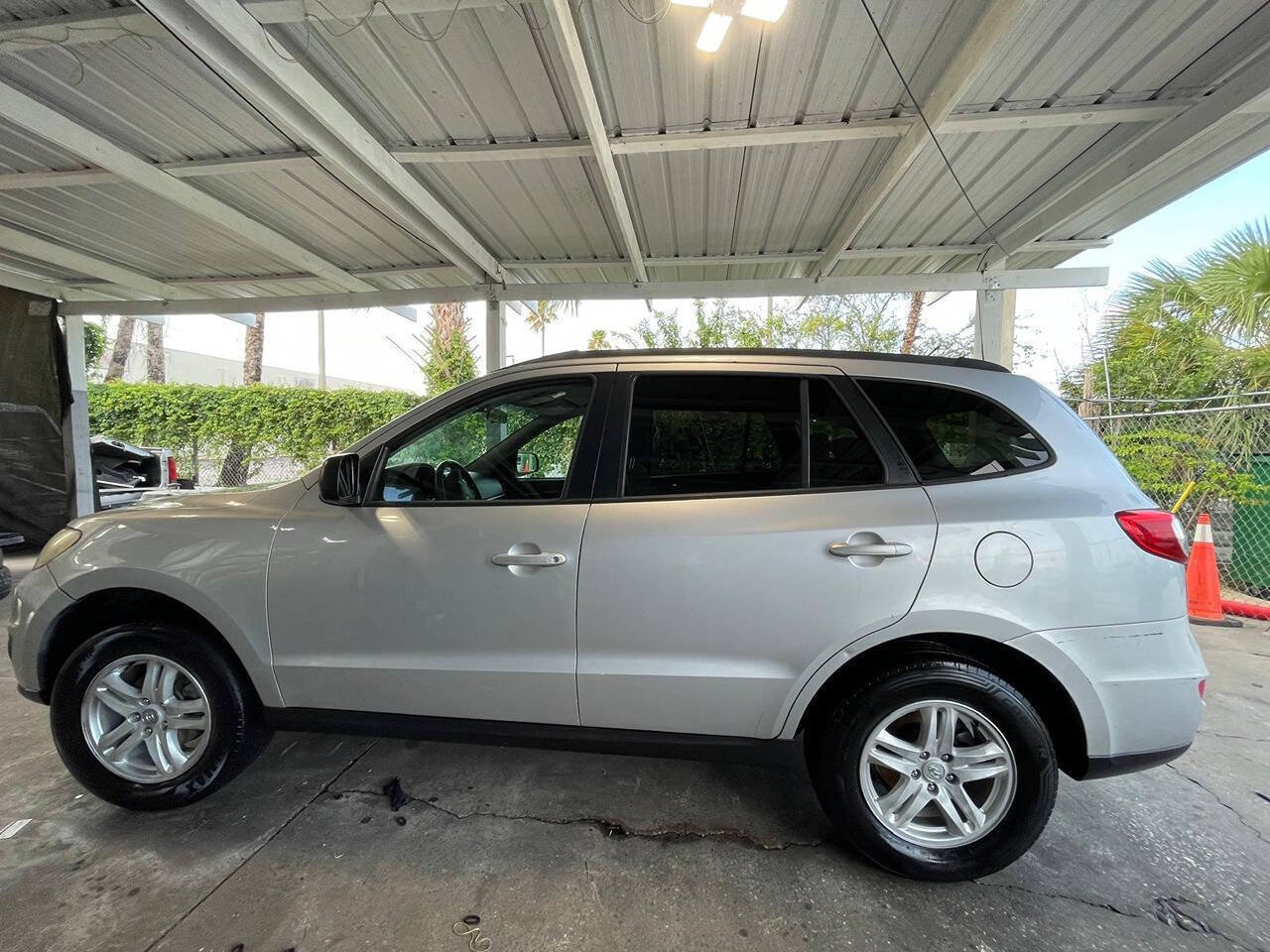 Used 2011 Hyundai Santa Fe GLS FWD image 7