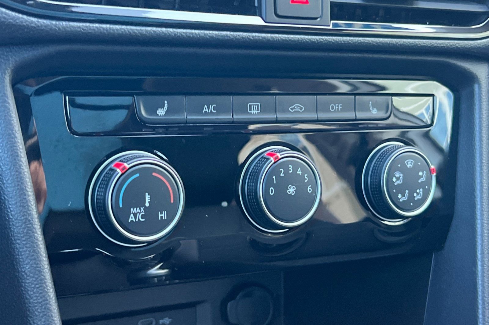 Used 2023 Volkswagen Taos SE w/ Panoramic Sunroof Package image 20