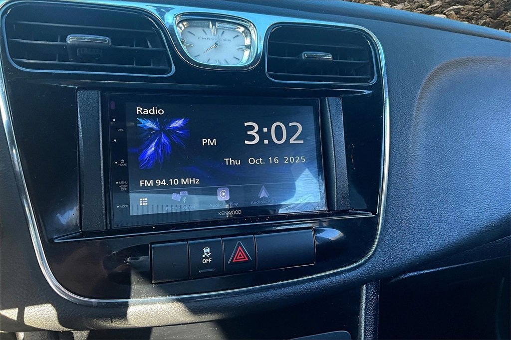 Used 2014 Chrysler 200 Touring image 13