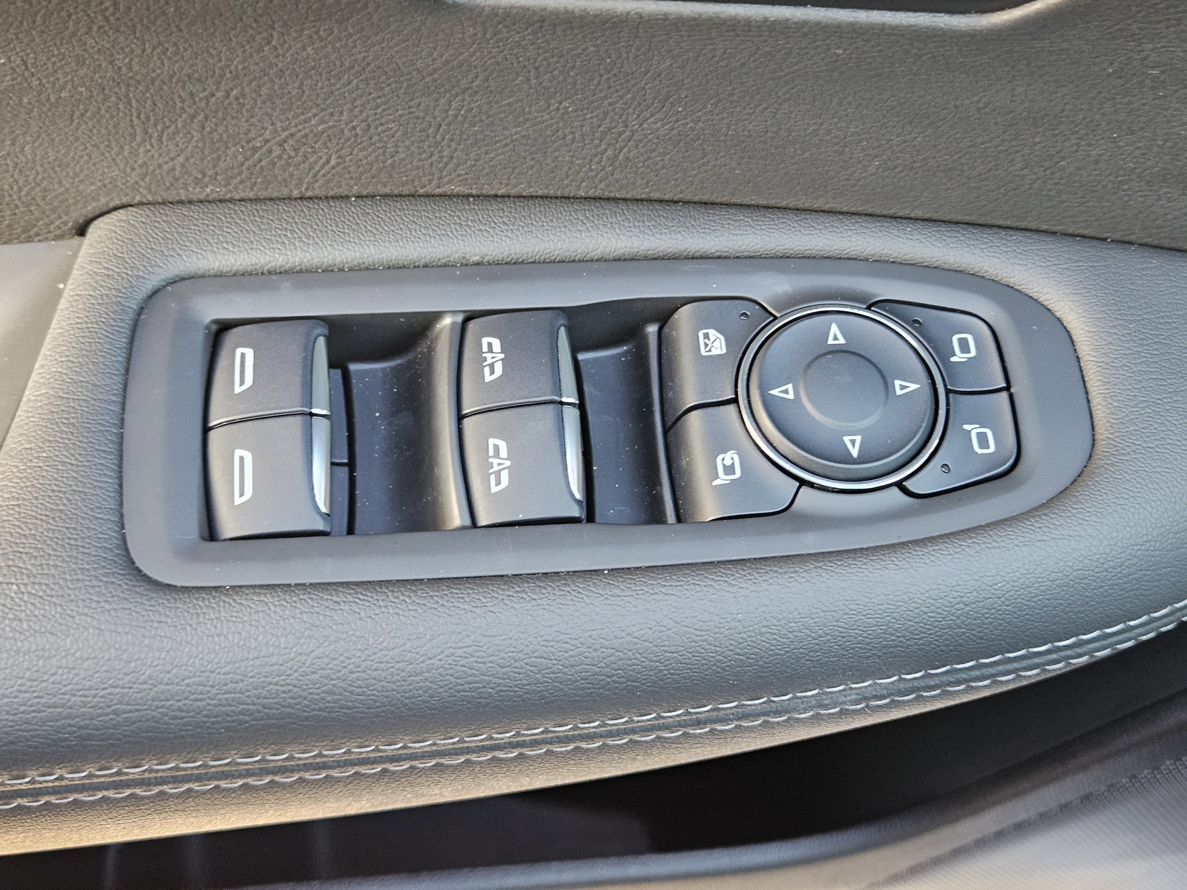 New 2025 Cadillac XT6 Luxury image 21