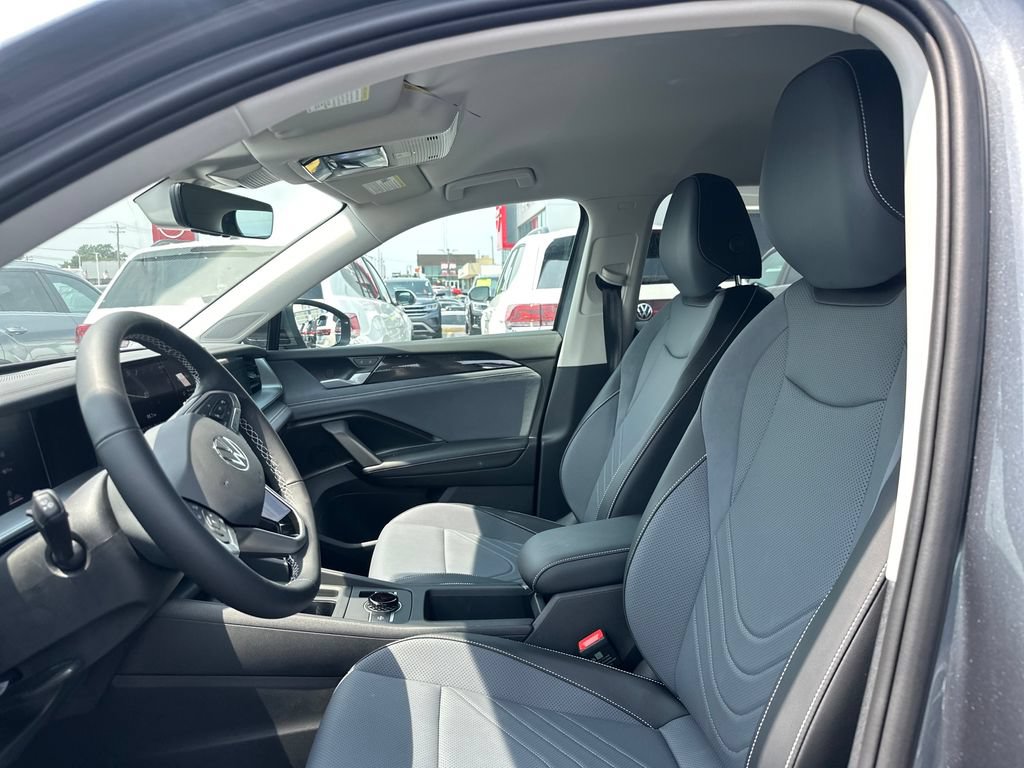 New 2026 Volkswagen Tiguan SE FWD image 9