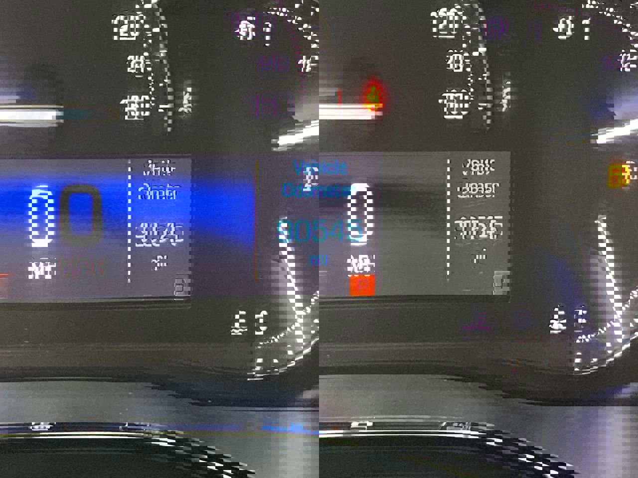 Used 2017 Cadillac XT5 Luxury w/ Driver Awareness Package image 16