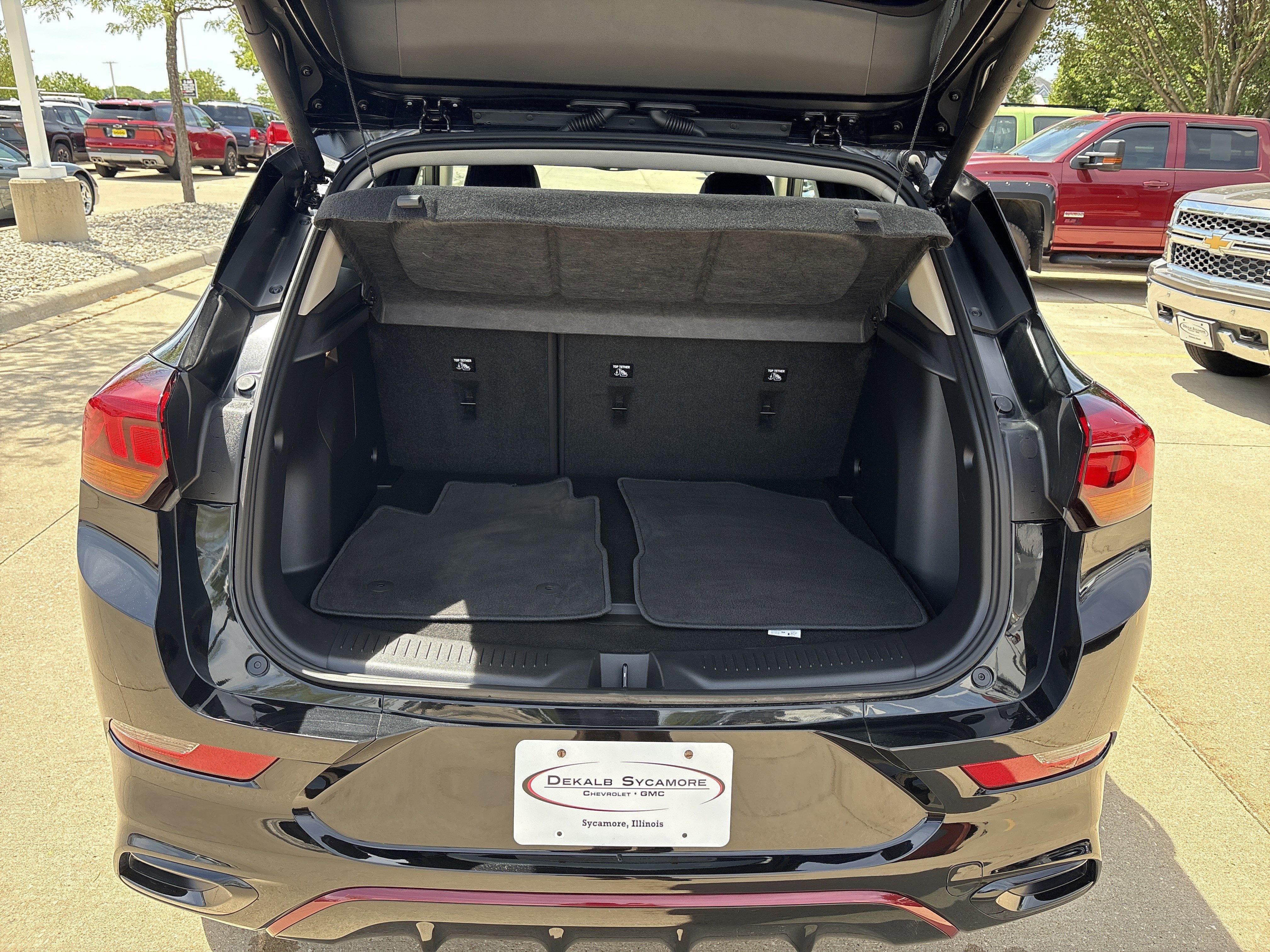 Used 2023 Buick Encore GX Select w/ Sport Touring Package FWD image 12