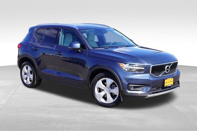 Used 2022 Volvo XC40 T5 Momentum