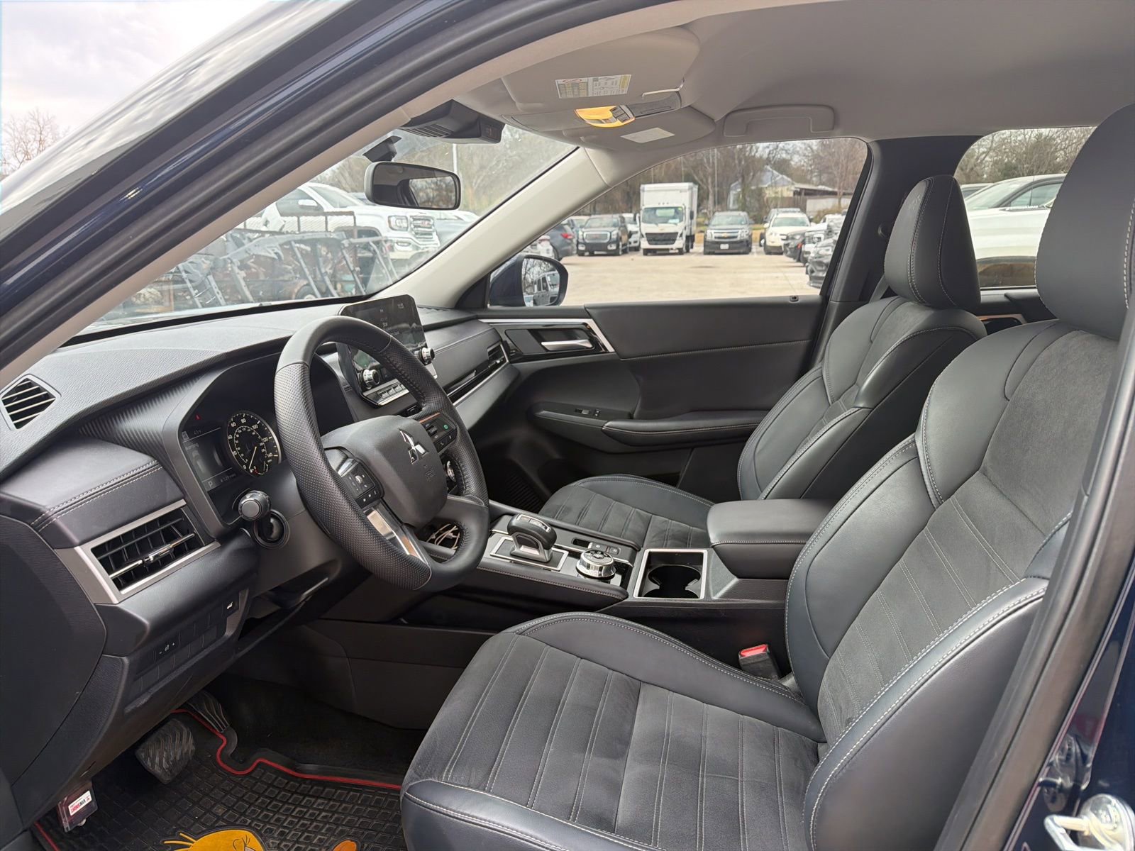 Used 2024 Mitsubishi Outlander SE image 8
