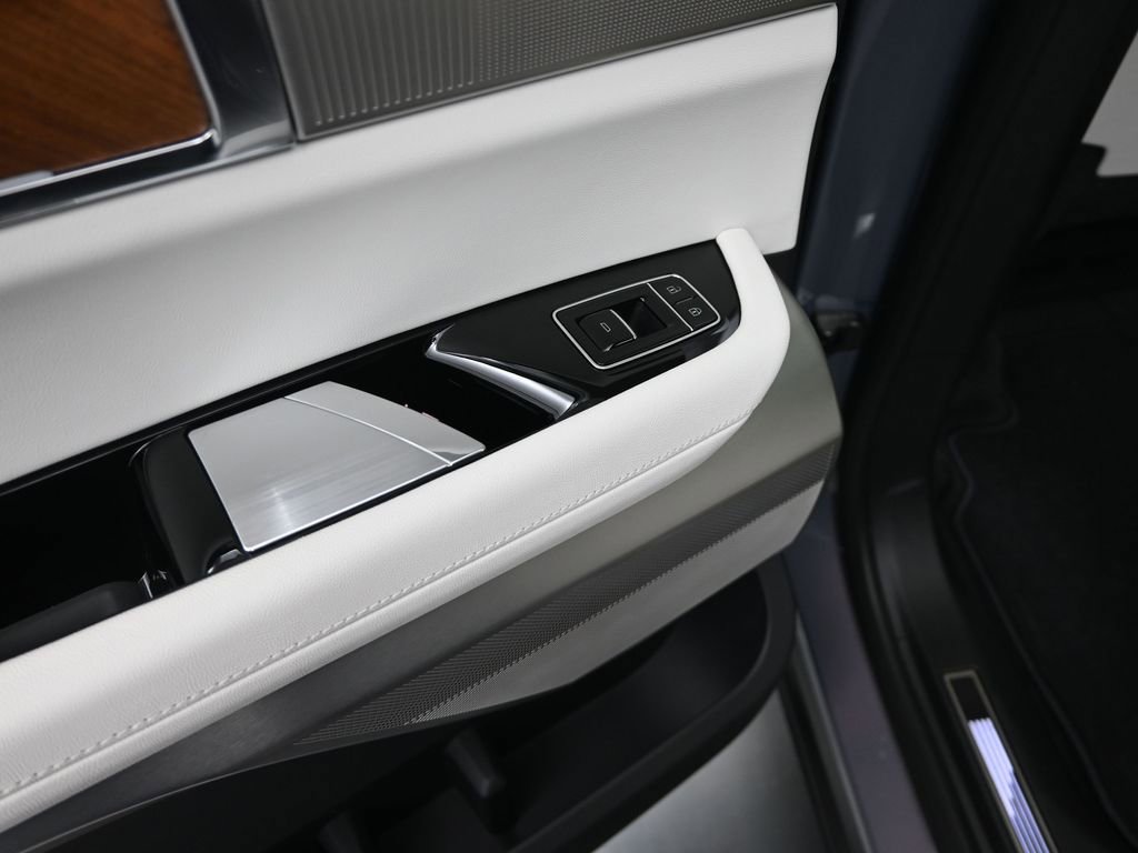 New 2026 Cadillac Vistiq Premium Luxury AWD/4WD image 18