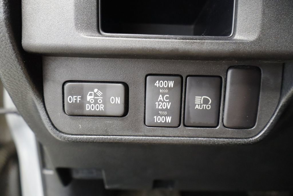 Used 2018 Toyota Tacoma TRD Off-Road AWD/4WD image 28