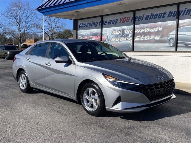Used 2023 Hyundai Elantra SE image 1