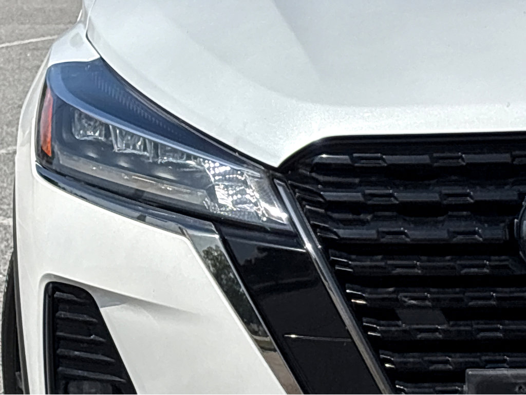 Used 2023 Nissan Kicks SR w/ SR Premium Package FWD image 13