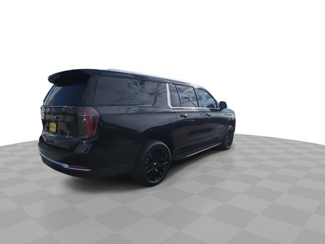 Used 2025 Chevrolet Suburban LS image 8