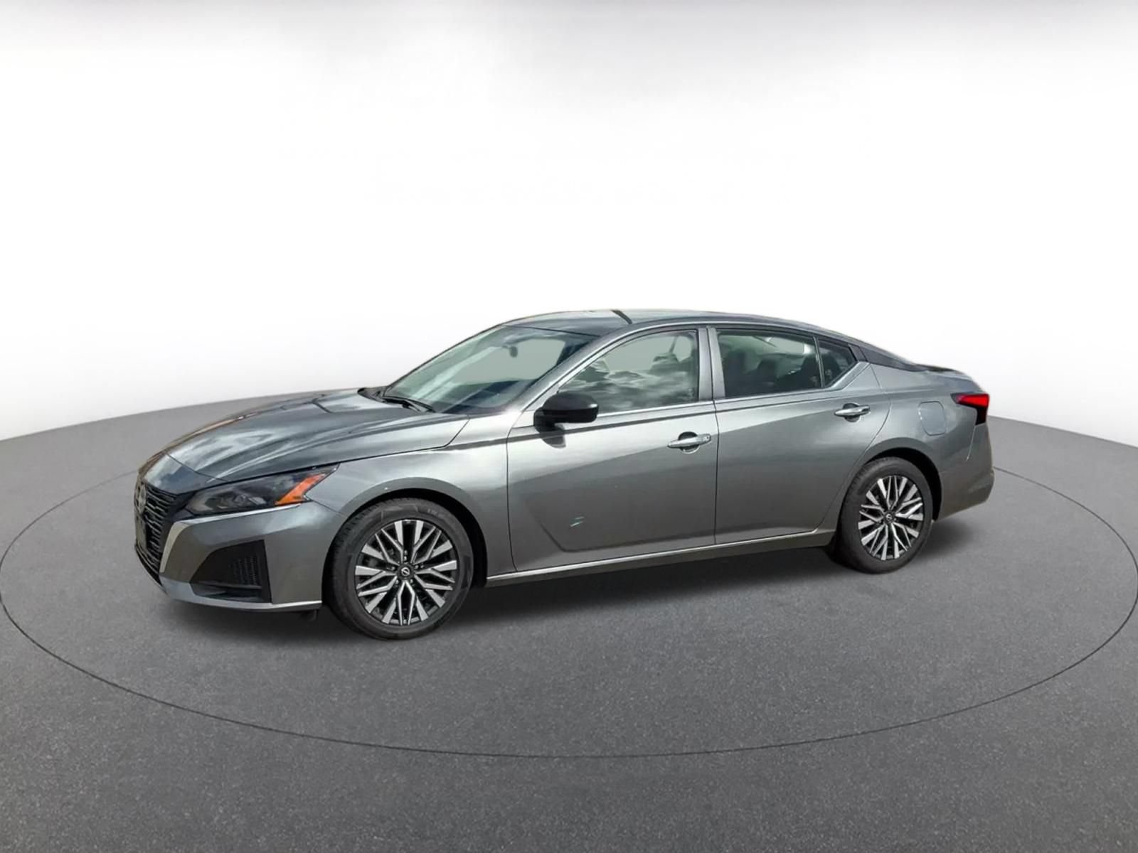 Used 2025 Nissan Altima 2.5 SV FWD image 7