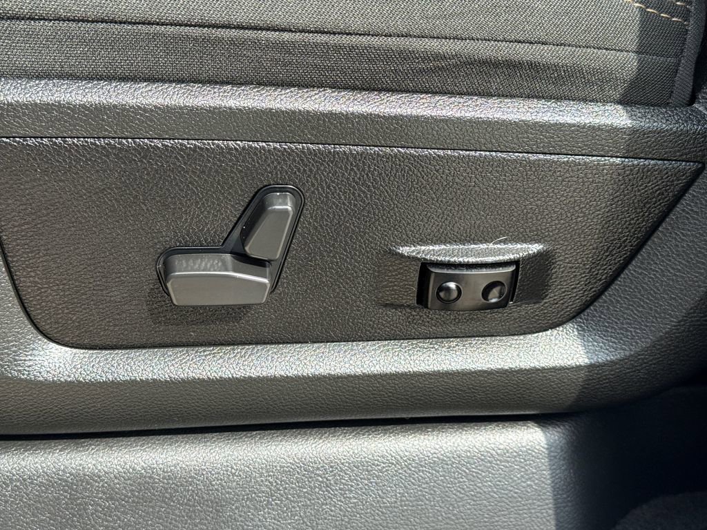 Used 2021 RAM 2500 Big Horn w/ Level 1 Equipment Group image 22