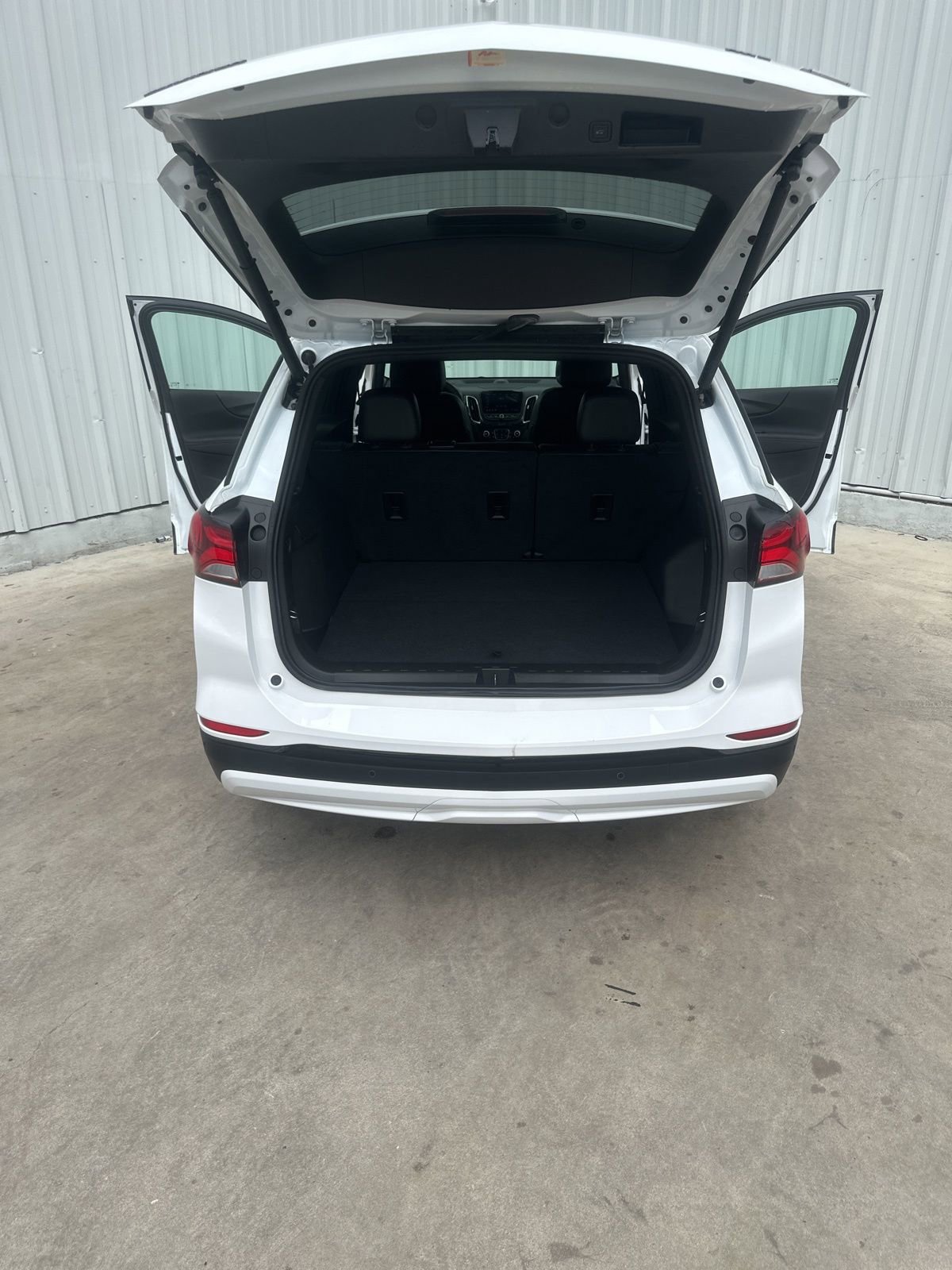 Used 2024 Chevrolet Equinox RS w/ RS Leather Package image 8