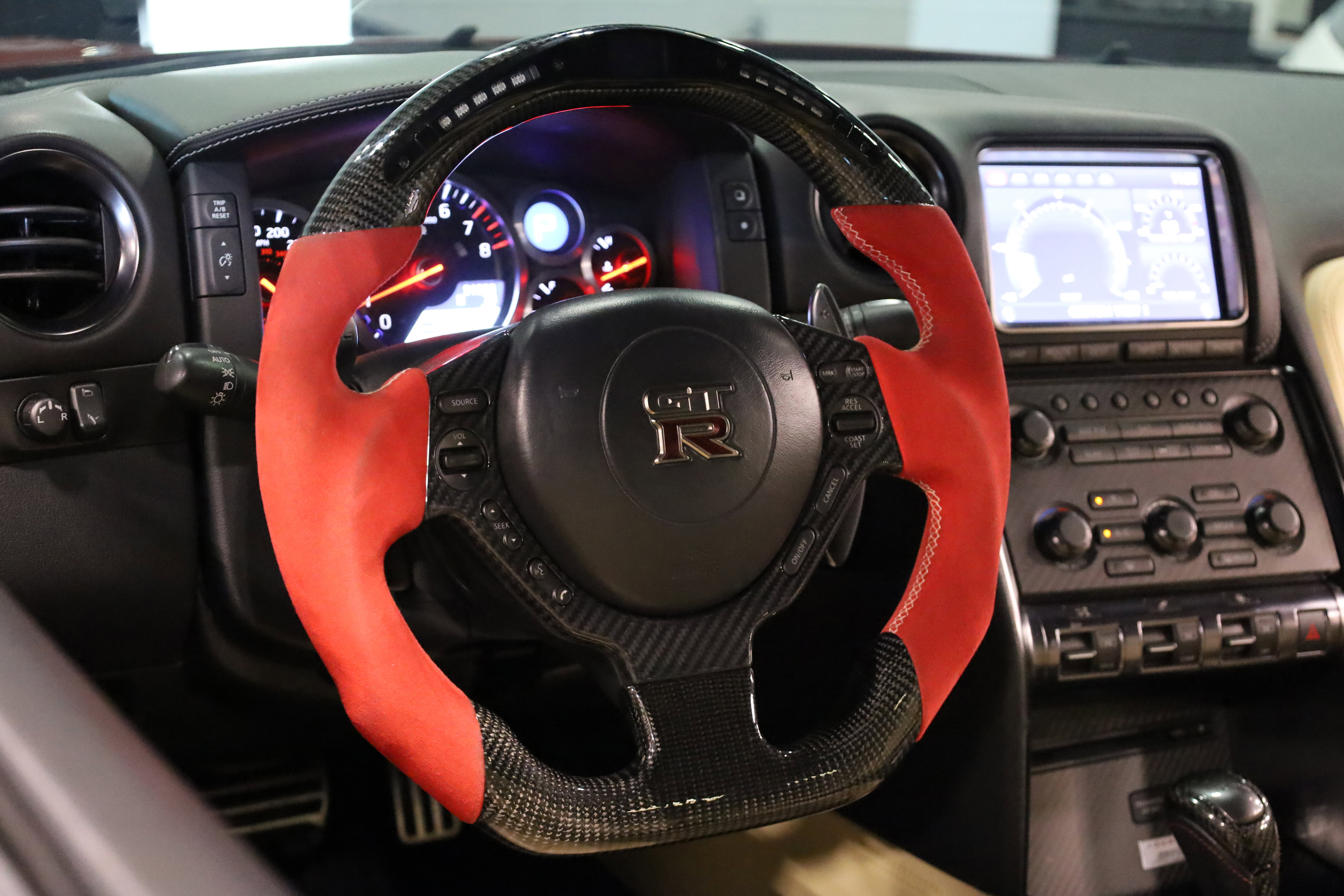 Used 2015 Nissan GT-R Premium image 26