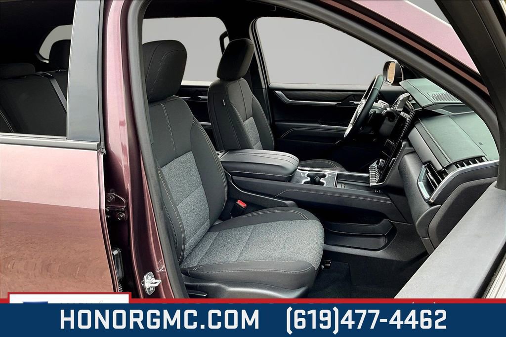 Used 2025 GMC Acadia Elevation image 30