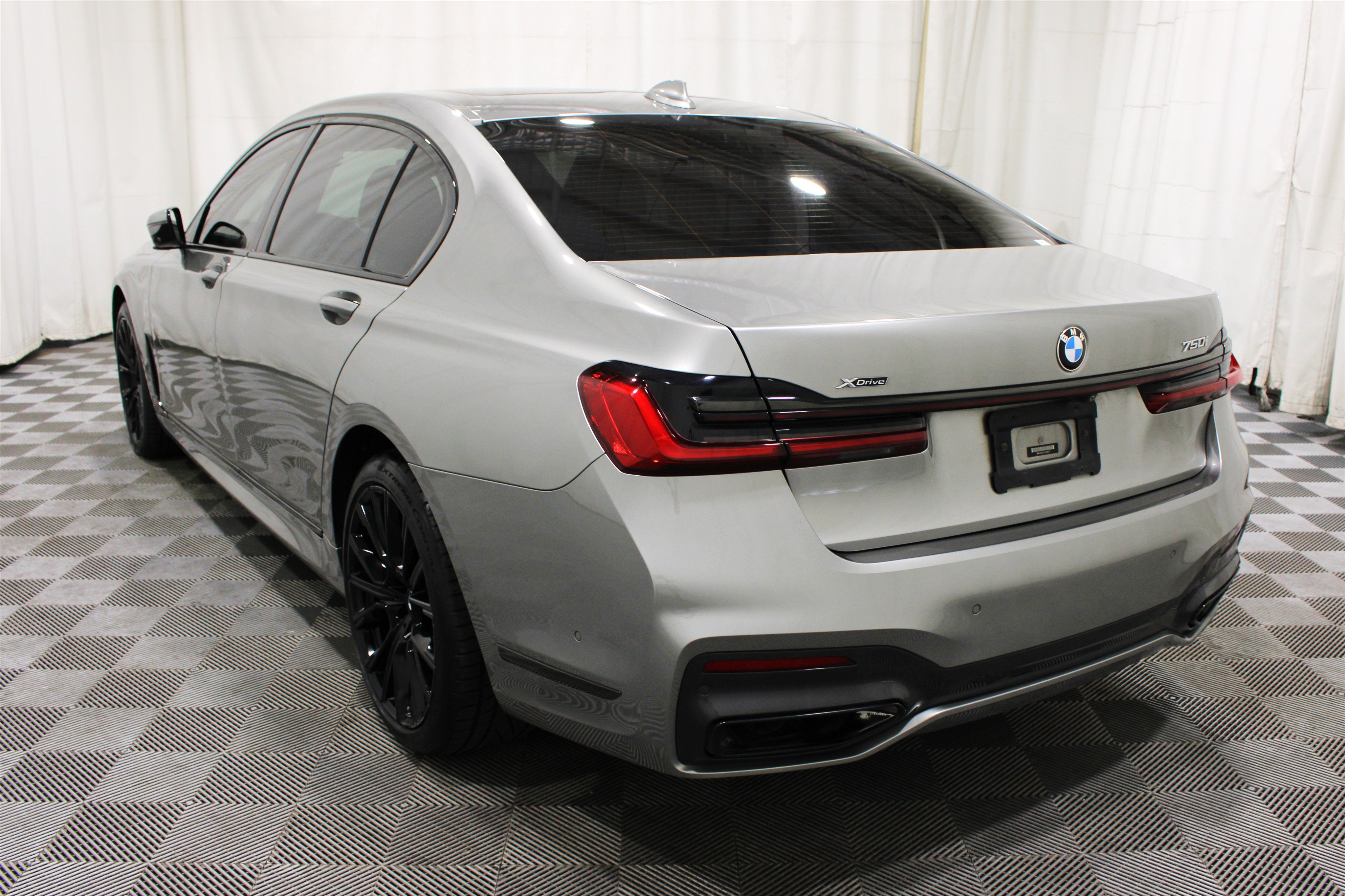 Used 2020 BMW 750i xDrive w/ Executive Package AWD/4WD image 37