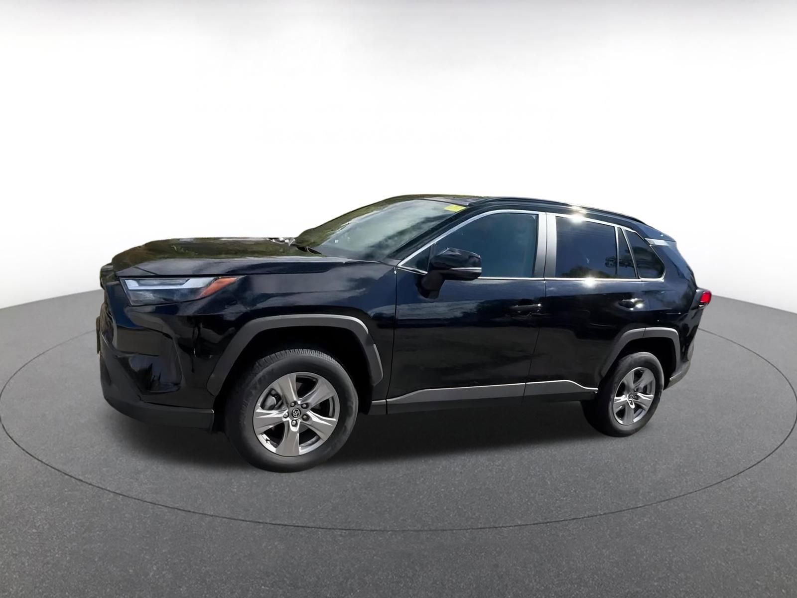 Used 2025 Toyota RAV4 XLE image 8