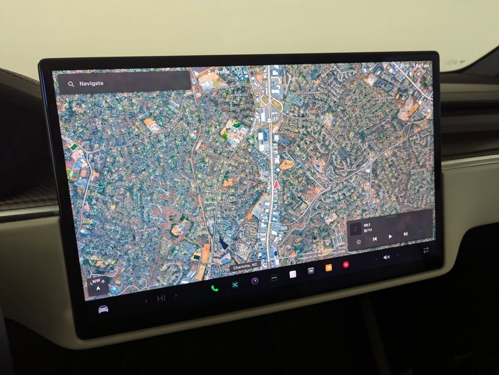 Used 2022 Tesla Model X Plaid image 9