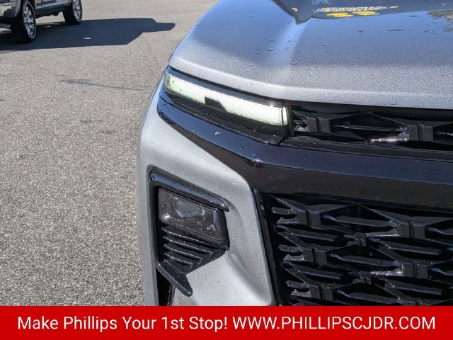 Used 2025 Chevrolet Traverse RS FWD image 9