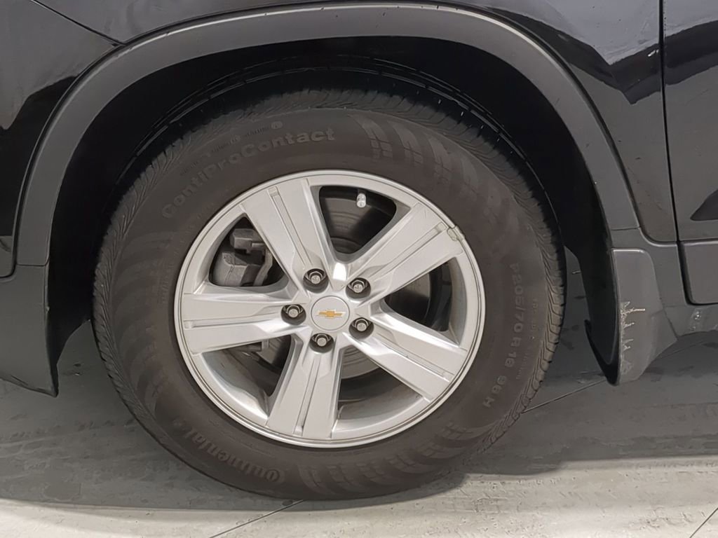 Used 2020 Chevrolet Trax LT w/ LT Convenience Package image 17